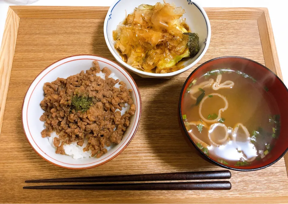 そぼろご飯と焼きナスの朝ごはん|kyokaさん