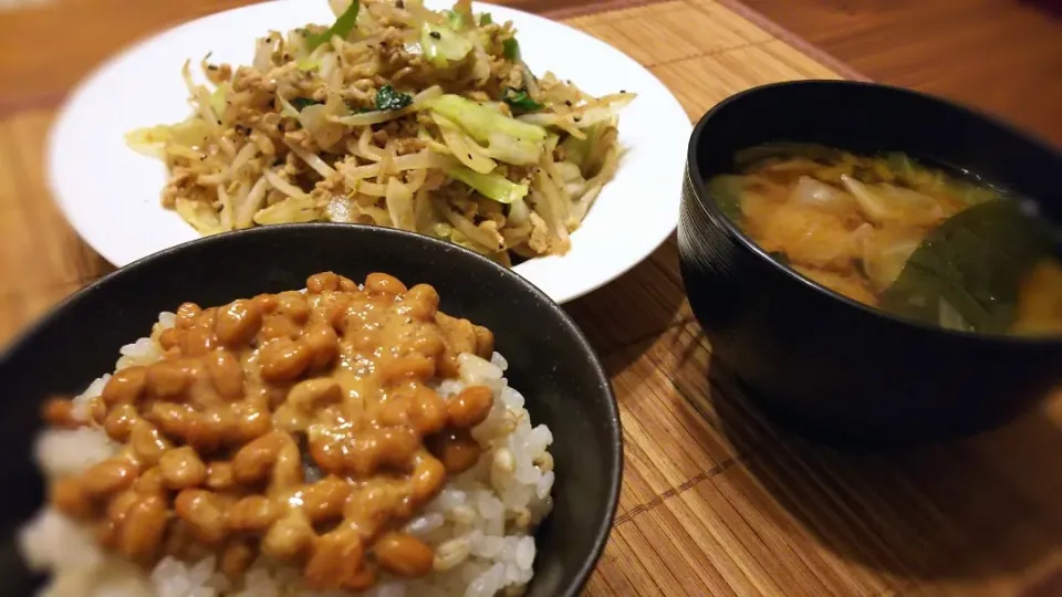 Snapdishの料理写真:野菜炒め&納豆ご飯～
の晩ごはん✨|kaz(*･ω･)さん