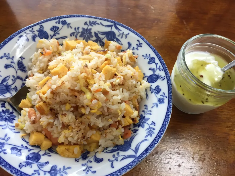 甘い玉子焼きが入ったチャーハン|さんだーさん