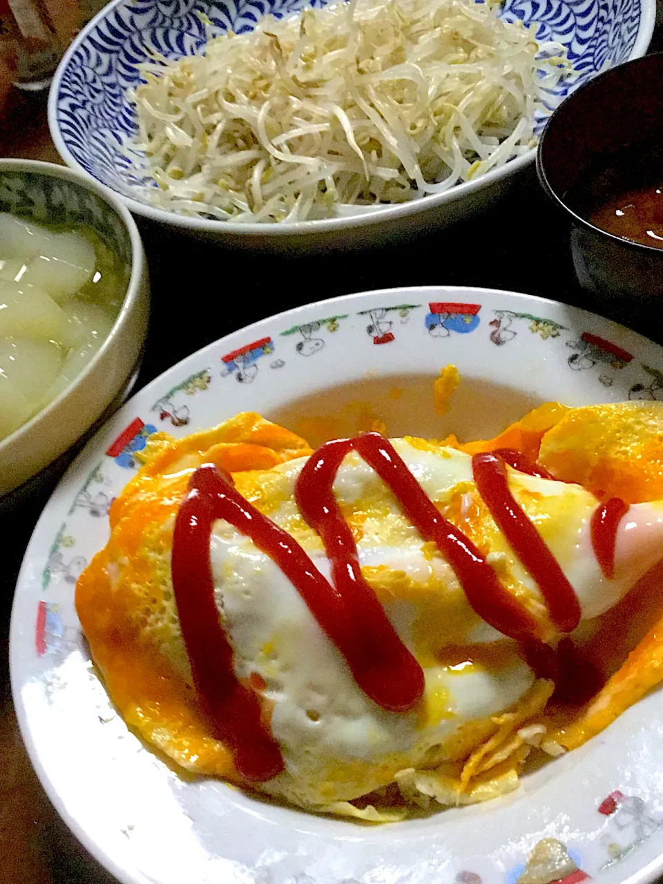 オムライス   冬瓜の煮物    もやしサラダ     味噌汁|掛谷節子さん