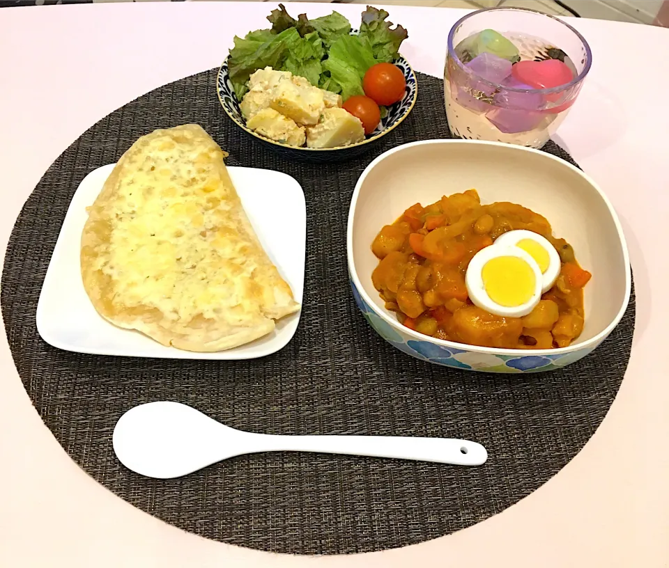 手作りチーズナンとマッサマンカレー🍛|naomiさん