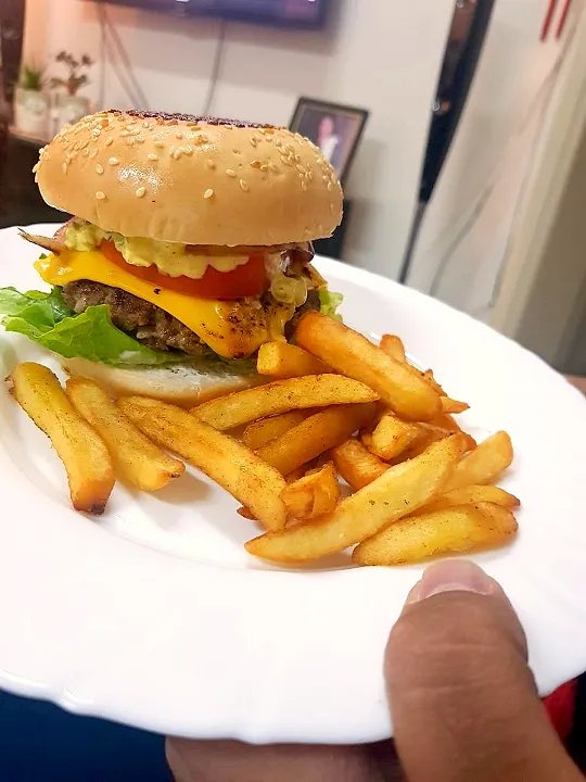 homemade burgers with relish n caramelized onions|hinaさん