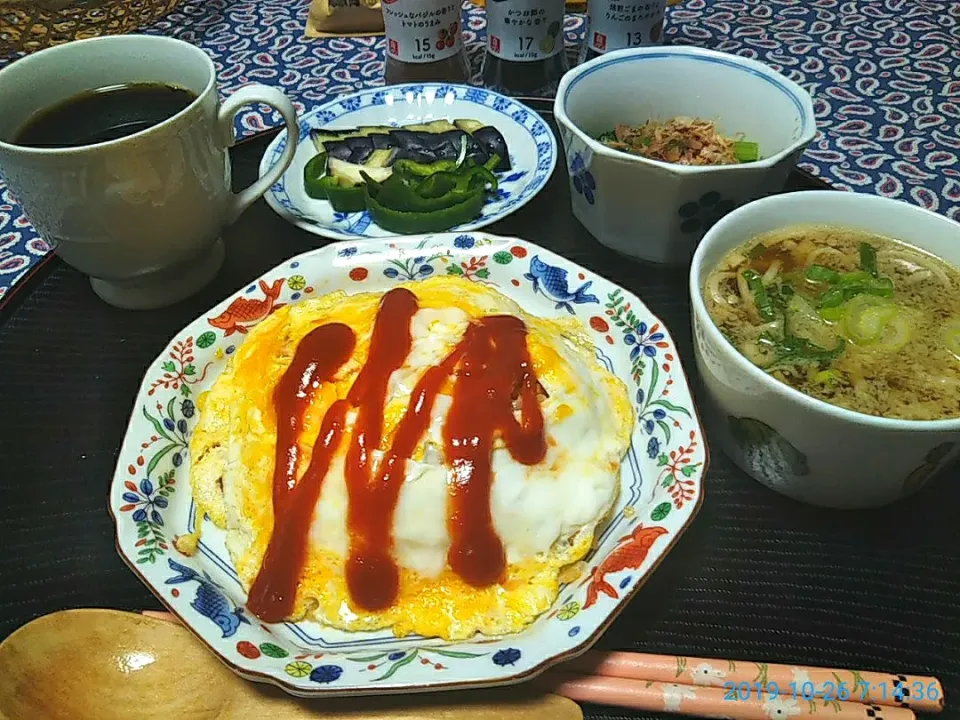 よねばーばの朝ごはん
オムライス
そうめん汁
小松菜のお浸し
茄子とピーマンの糠漬け
コーヒー|yoneばーばさん