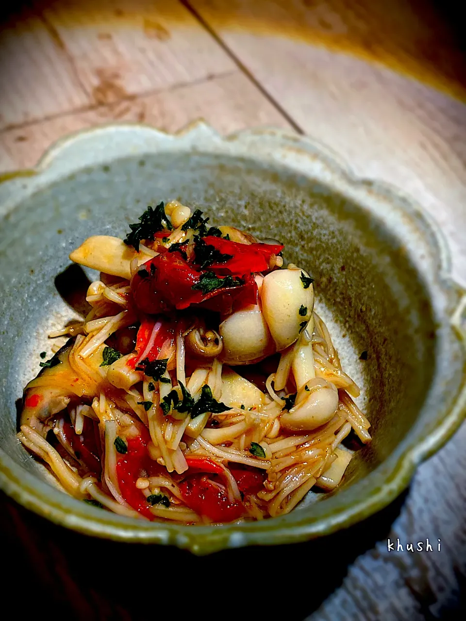 オリーブオイル漬のセミドライトマト🍅と、色々キノコ🍄の焼きマリネ|KOZUEさん