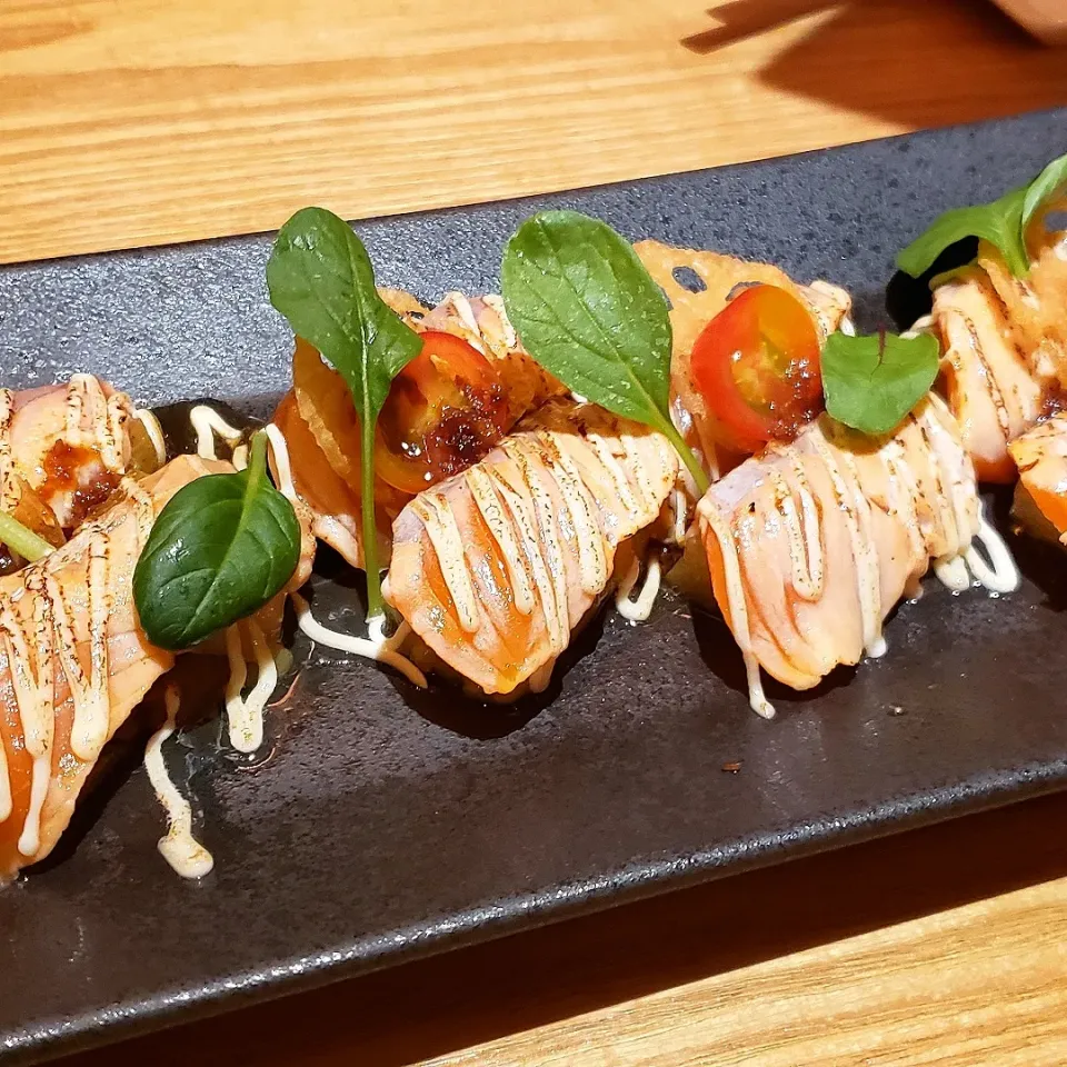 炙りサーモンと茄子のカルパッチョ
居酒屋にて🎵
トローリ( ´-｀)|ミチルさん