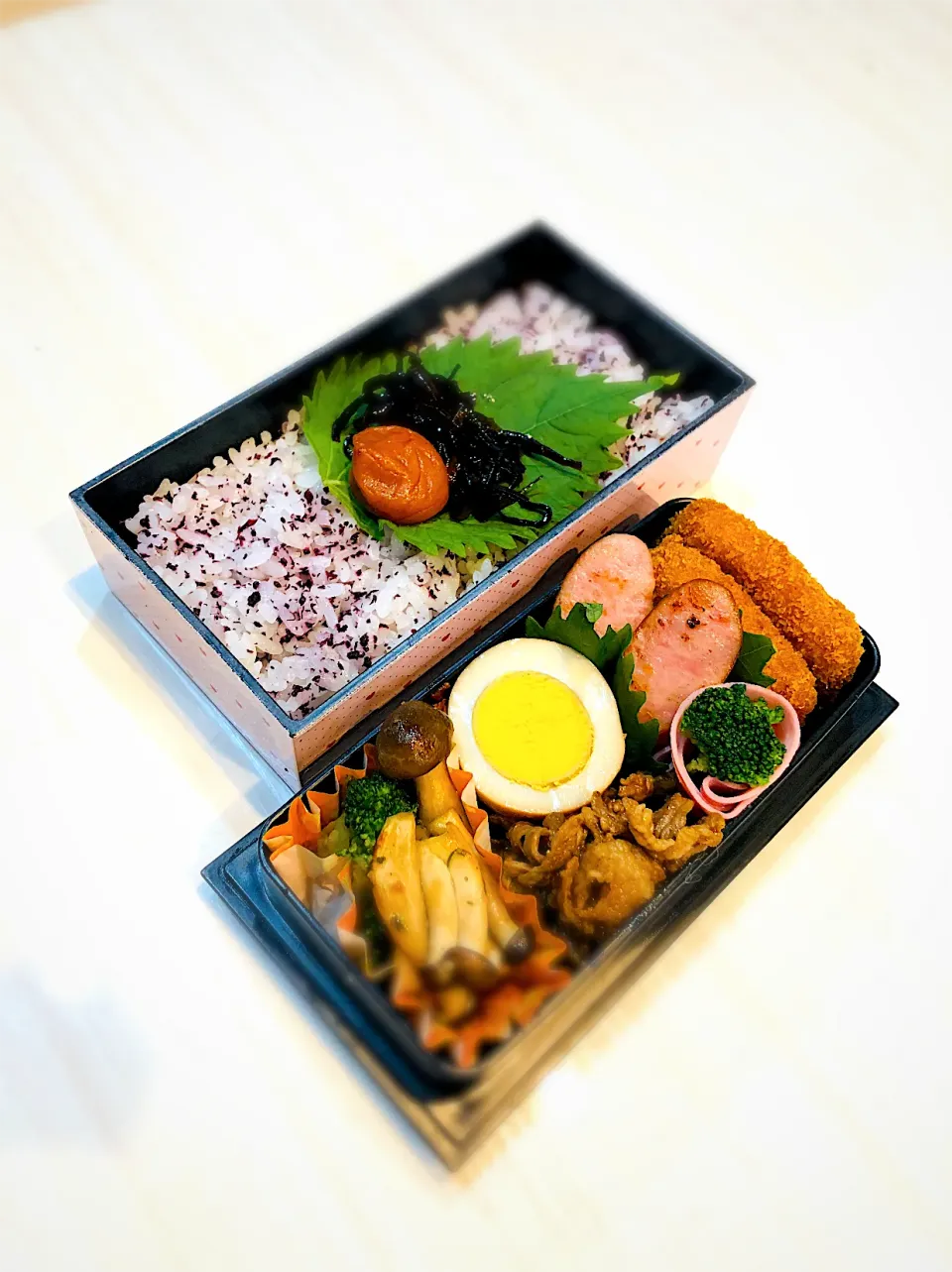 Snapdishの料理写真:ゆかりご飯弁当*･゜ﾟ･*|aya~mamaさん