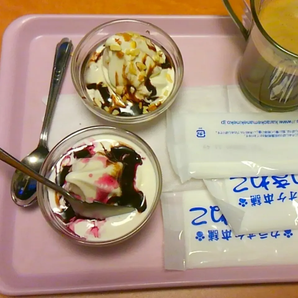 🎤カラオケボックス🎤のドリンクバー🍹のソフトクリーム🍦 デコレーション💘|内藤ひろみさん