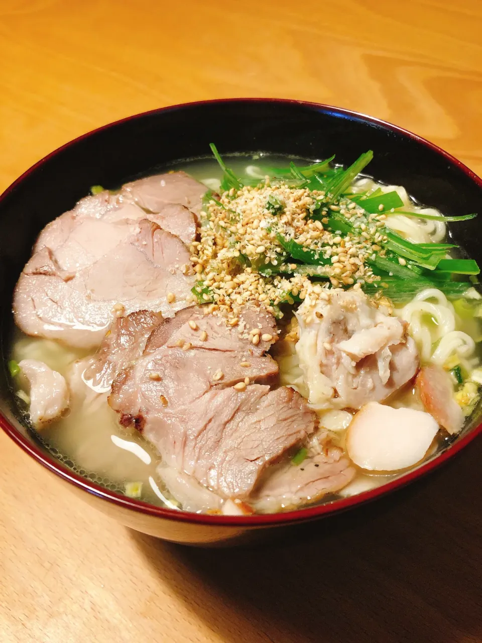 Snapdishの料理写真:燻製ポークハムと燻製チキンハムのネギ塩ラーメン|角康広さん