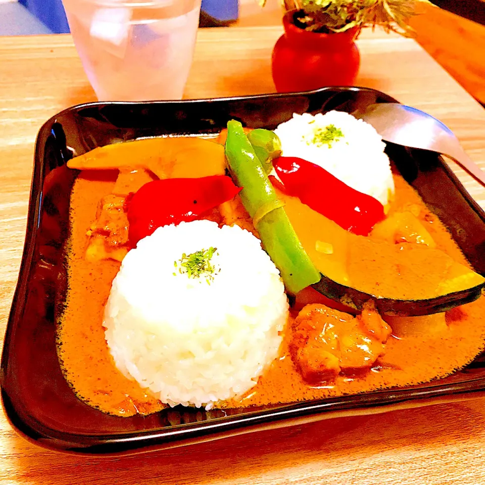 Snapdishの料理写真:今日は🍛マッサマンカレーを作ってみました。😋　ココナッツ風味豊か‼️|Sの食卓さん