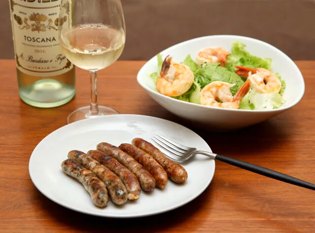 手作りソーセージ、海老とアボカドのサラダ　　　　　　　　　　　　　　　　Handmade sausage & Shrimp and avocado salad|マユマユさん