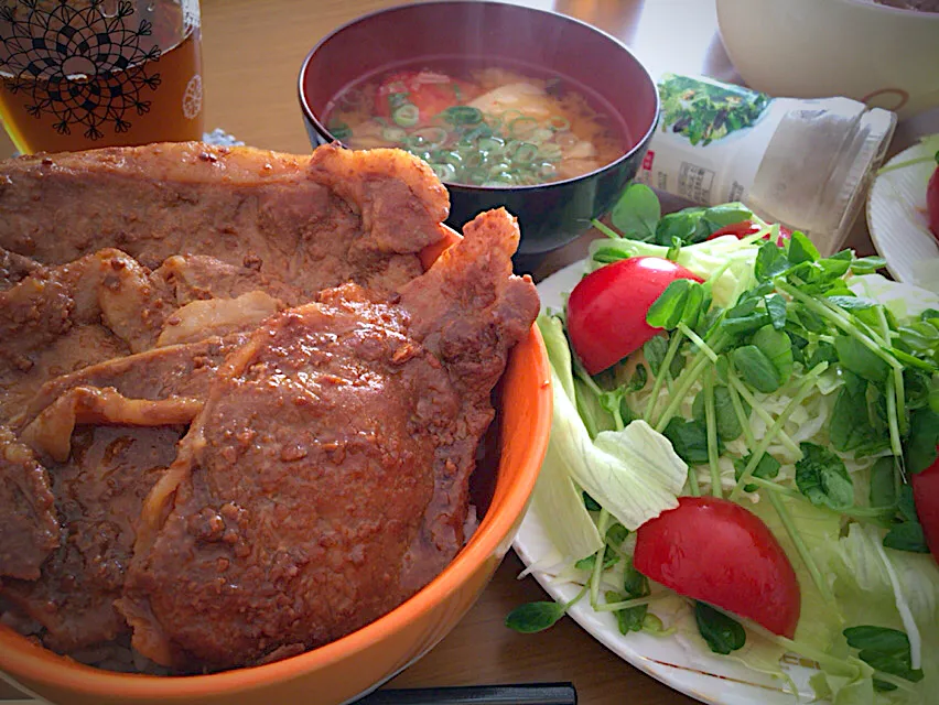 Snapdishの料理写真:越後妻有育ちみそ豚丼＜( ˙-˙ )\|ひーちゃんさん