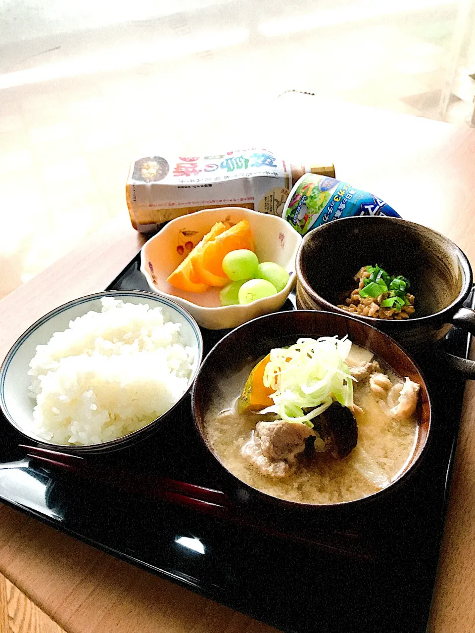 具沢山味噌汁と納豆の朝ごはん|とんちんさん