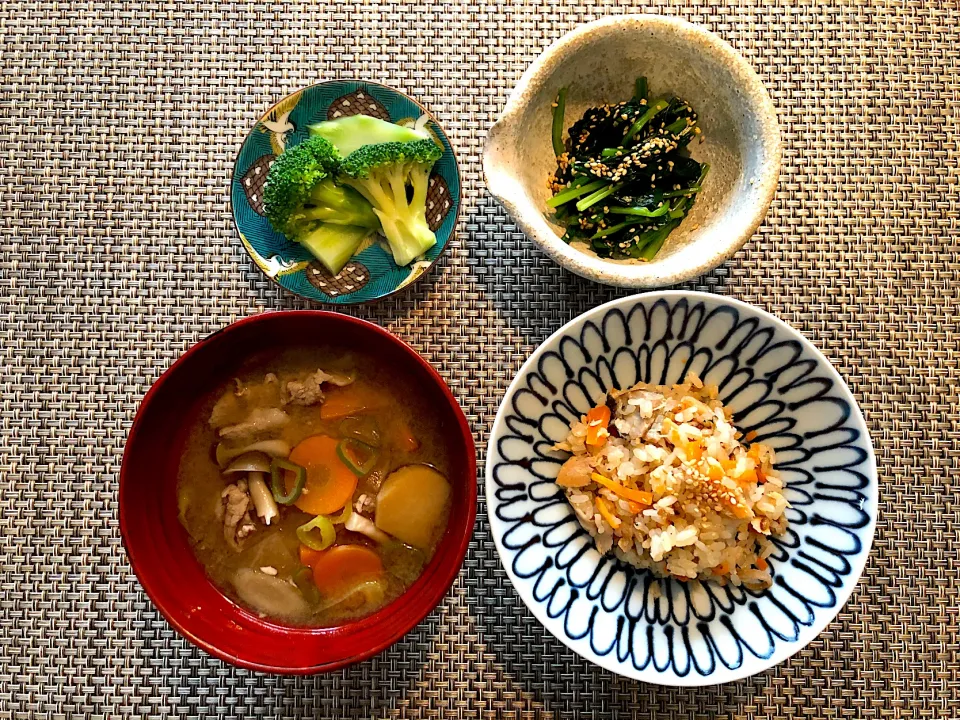 炊き込みと豚汁定食🍚|saoricocoさん