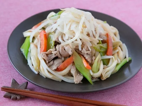 豚肉ともやしレモンのさっぱり焼うどん|ヤマサ醤油公式アカウントさん