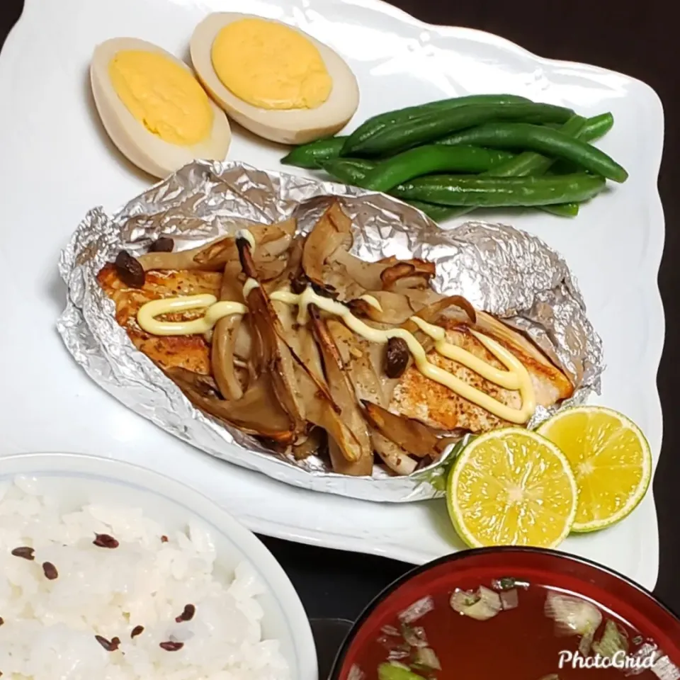 Snapdishの料理写真:鮭と茸のホイル焼き|Yukiさん