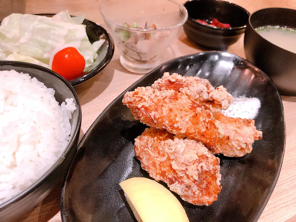 国産鶏むね肉の塩レモン唐揚げ定食|ぶりじっとえいちぇるさん