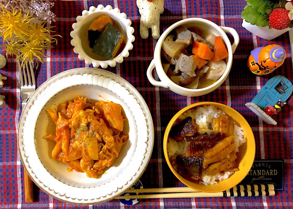 筑前煮、豚肉と玉ねぎのトマトクリームペンネ、さんまの蒲焼き、かぼちゃの煮付け|syamさん