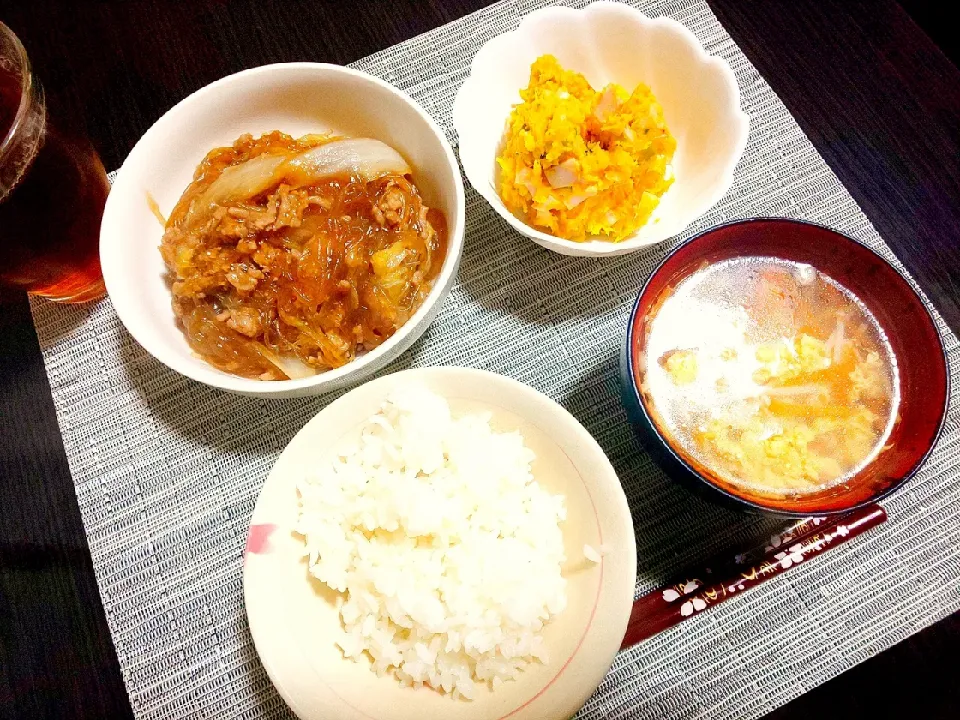 ごはん、きのこと人参の卵スープ、白菜と豚ひき肉の春雨煮、かぼちゃサラダ|サトリさん