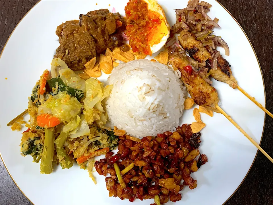 Balinese nasi campur|yeni kartikasariさん