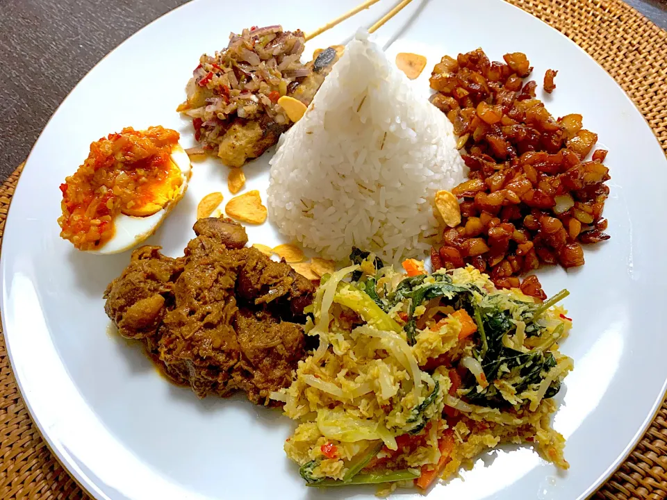 Snapdishの料理写真:Balinese Nasi Campur|yeni kartikasariさん