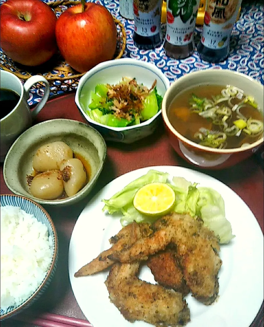 Snapdishの料理写真:よねばーばの朝ごはん
鳥手羽先の唐揚げ
チンゲン菜の鰹節かけ
蒟蒻の炒り煮
あさり汁
ご飯、コーヒー|yoneばーばさん