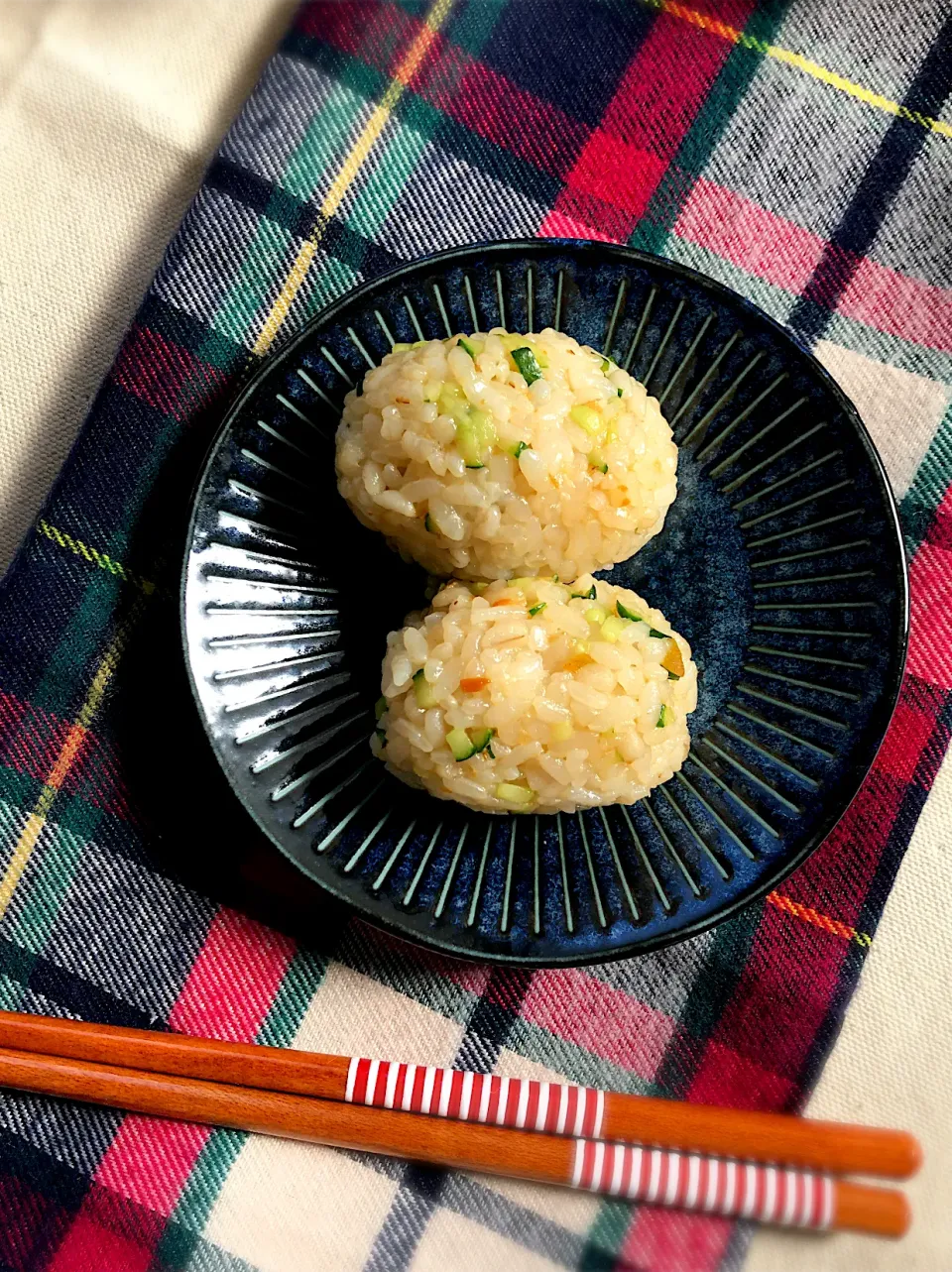 もろみ味噌と細かく切ったきゅうり🥒の、もろきゅうおにぎり🍙✨😆|めぐぐさん