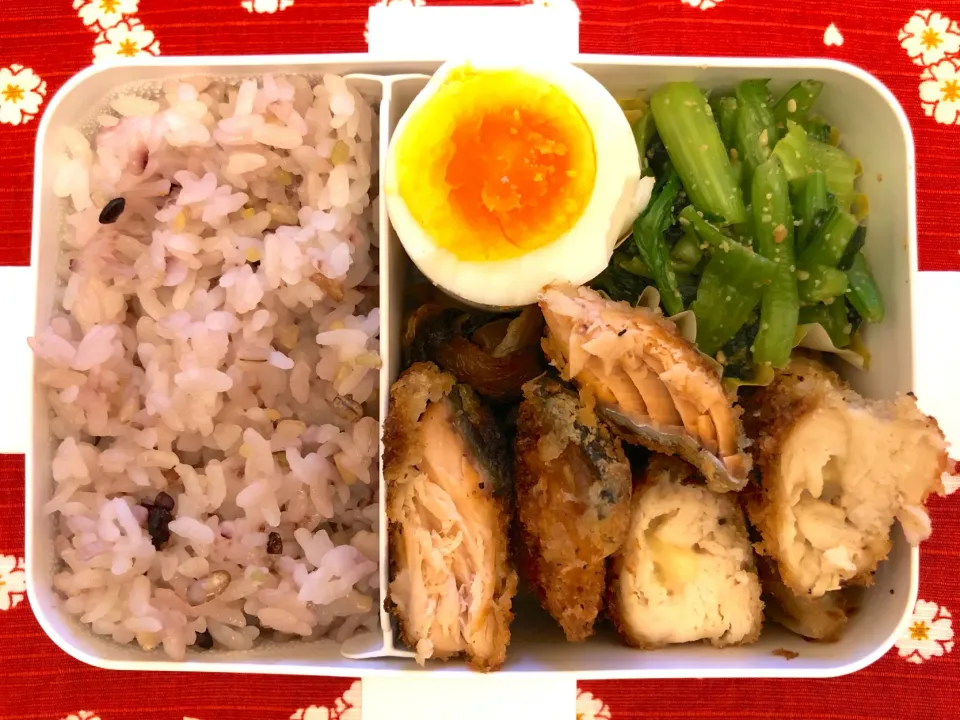 Snapdishの料理写真:鮭フライ&ささみチーズカツ弁当|freeさん