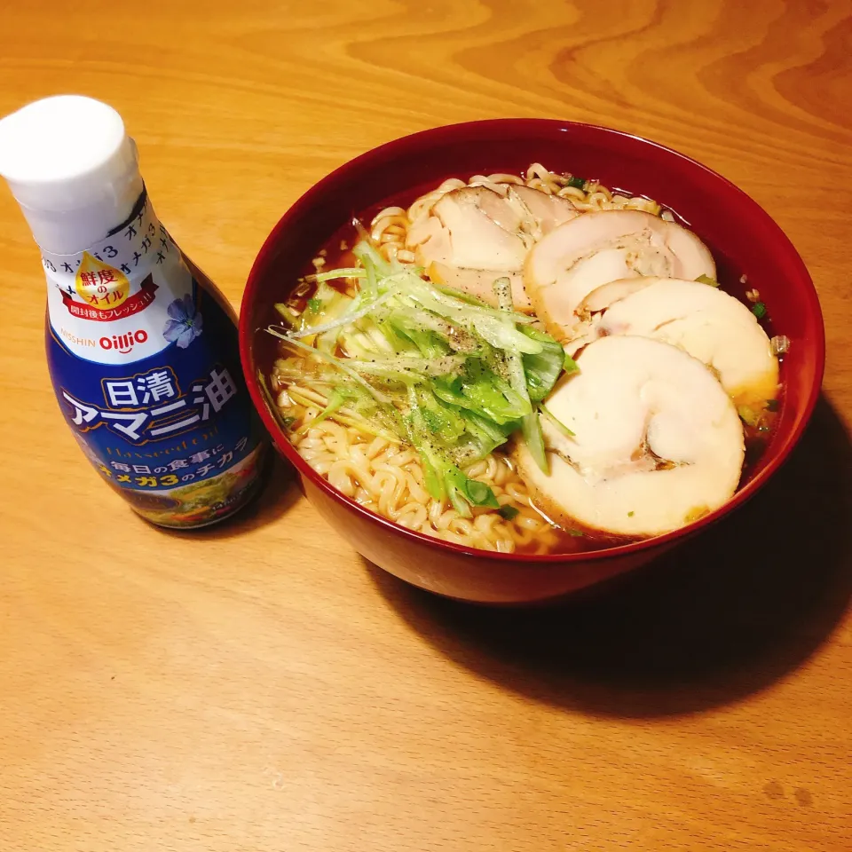 燻製チキンとネギとアマニ油の醤油ラーメン|角康広さん