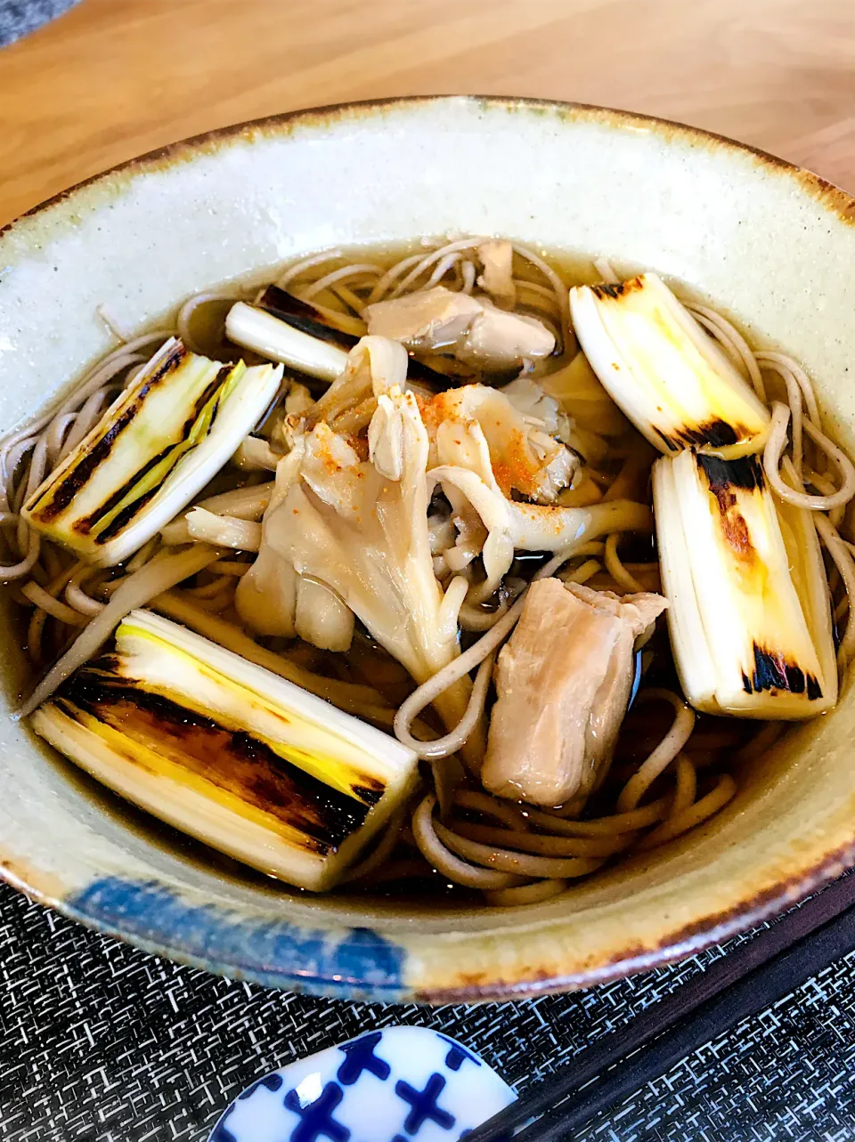 今日のお家で一人ランチは                           やっぱり蕎麦活！ 鶏肉と舞茸の温か〜いお蕎麦✨|ミッチ☆ママさん