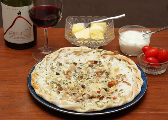 今夜は簡単に、ピカールのキノコとゴルゴンゾーラのピザ　　　　　　　　　　　　Mushroom and Gorgonzola Pizza|マユマユさん