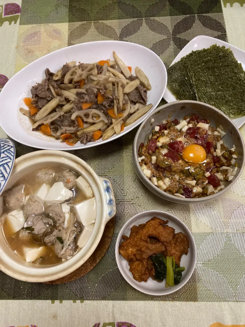 牛肉と根菜の炒め煮、ごちゃまぜ納豆、イカ天煮、鍋の残りで汁仕立て|peanutsさん