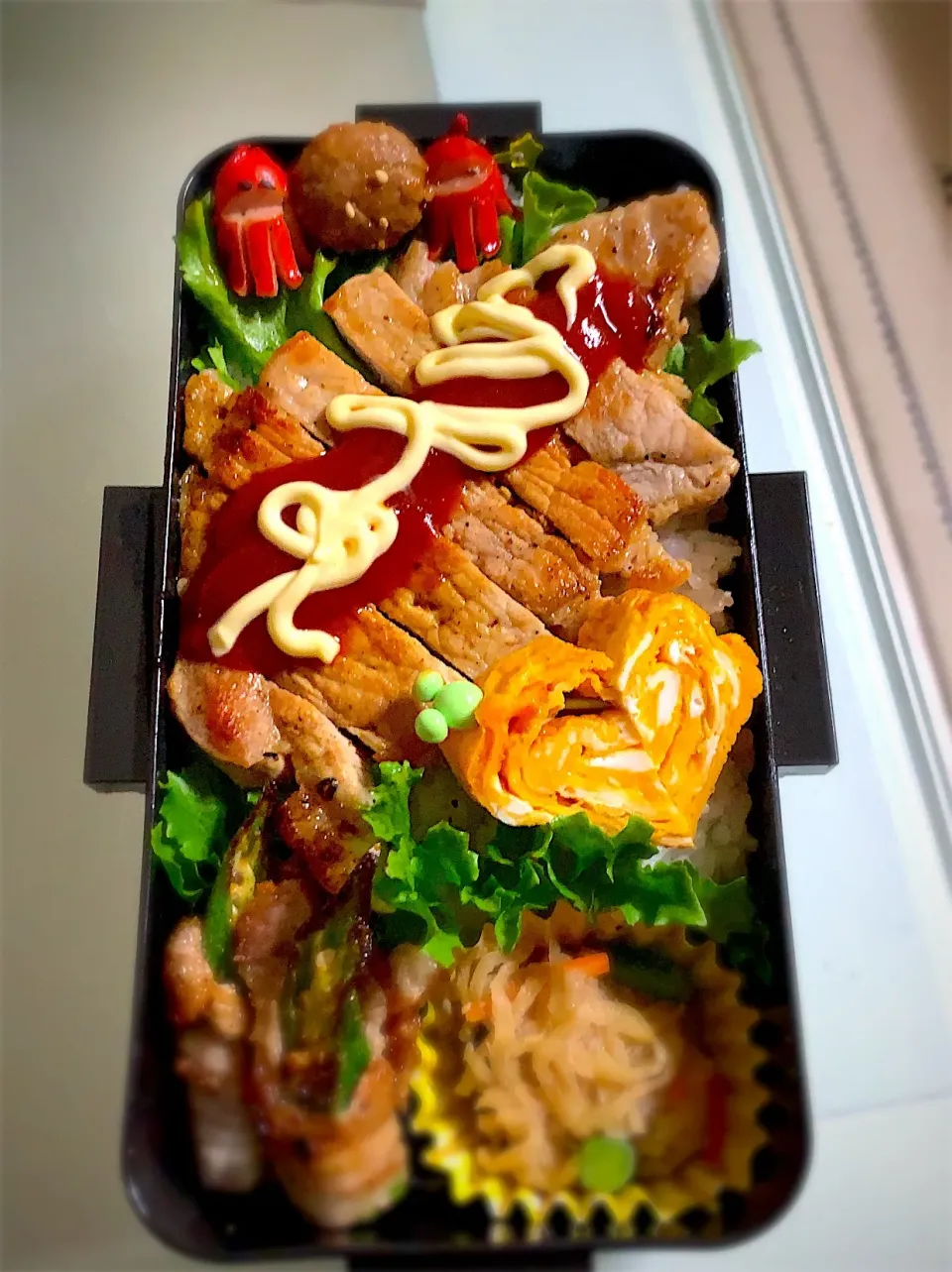 #トンテキ弁当 
 #のっけ弁 
#オクラ豚巻き
 #息子弁当
 #いってらっしゃい🙋‍♀️|Yukaさん