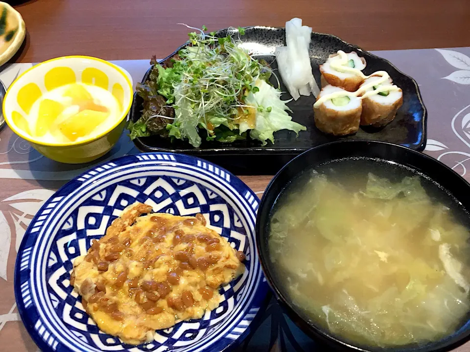 晩御飯
カマンベールチーズイン照り焼きハンバーグ、焼きピーマン、もやし炒め、ブロッコリースプラウト、しいたけ醤油焼き、白米、エビワンタンと白菜の卵スープ、サンゴールドキウイ、ルイボスティー|かよちゃんさん