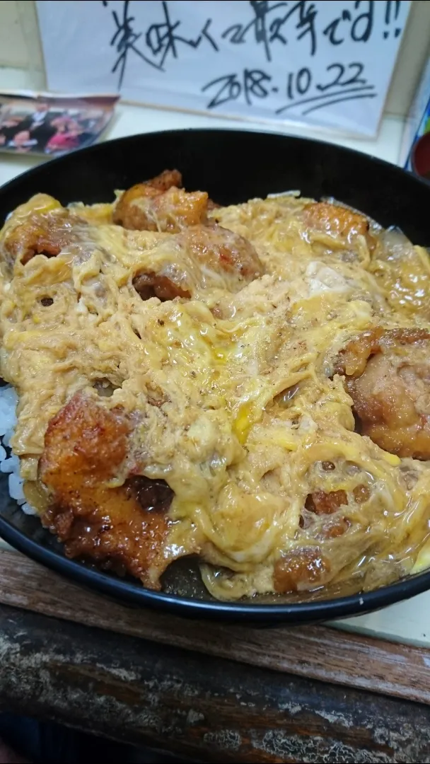 宇治山田「満腹食堂」唐揚げ丼|タカシさん