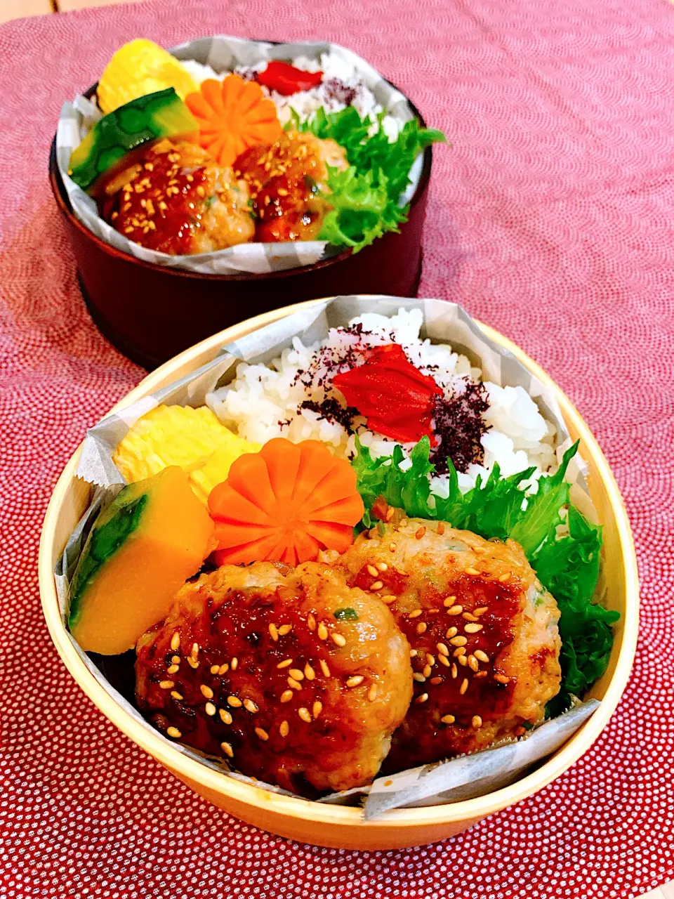 Snapdishの料理写真:鶏つくねバーグ弁当✴︎                                        ゴロゴロ山芋入りで食感抜群です♫|あやみんさん