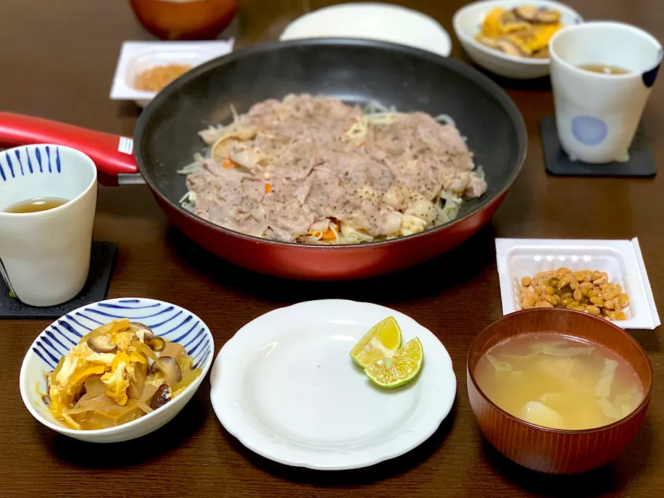 🌸 豚しゃぶ肉ともやしのフライパン蒸し 🌸|たんちゃんさん