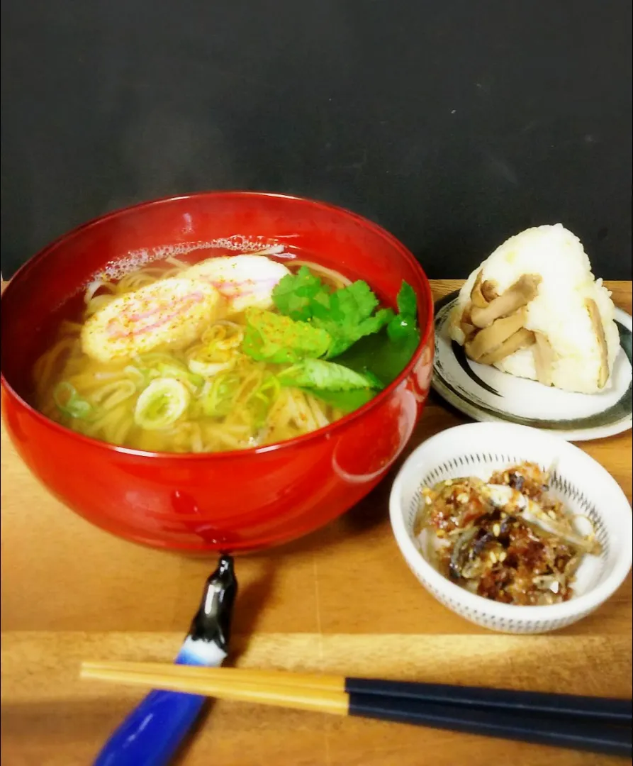 Snapdishの料理写真:【温】半田素麺と松茸炊き込みご飯のおにぎり♪|☆Yumi☆さん