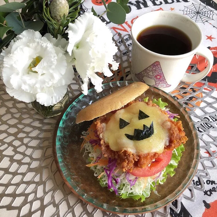 10/31❤︎四川風麻辣味骨なしチキンチーズ乗せベーグルサンド❤︎|Makinsさん