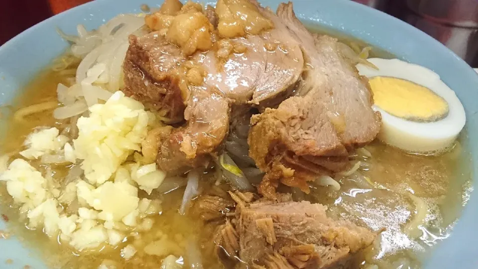 Snapdishの料理写真:【価格改訂】
ラーメン富士丸 神谷本店
富士丸ラーメン（900円）
―麺半分
＋生卵(麺半分サービス)
＋ちょいアブラ（無料）
＋ニンニク （無料）
＠志茂、王子神谷、赤羽 、東十条
19208|大脇さん