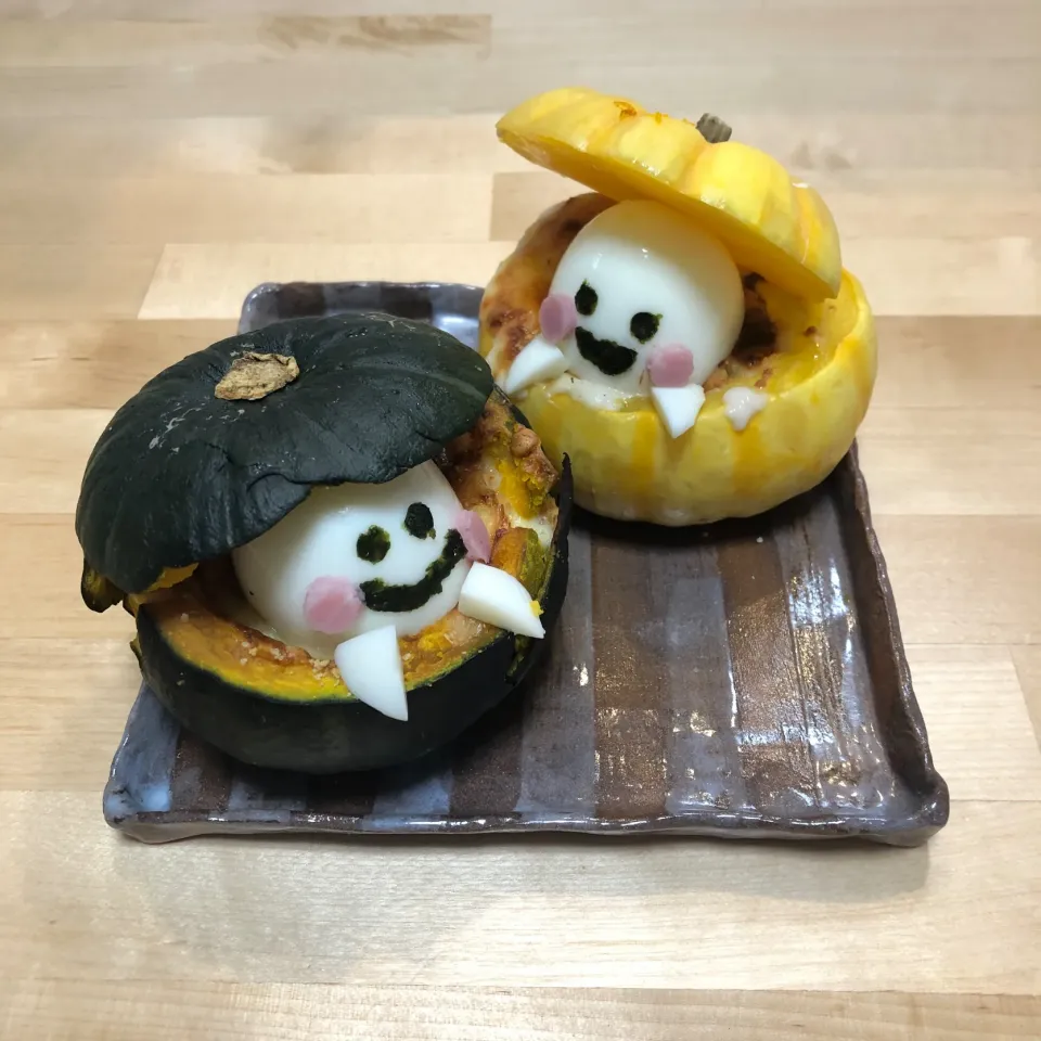 おばけがかくれんぼ👻ミニかぼちゃグラタン🎃|たにもこさん