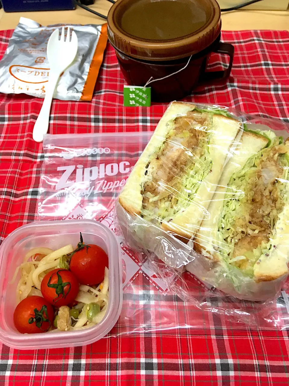 Snapdishの料理写真:トンカツサンド弁当
 #挟むだけ  #サンドイッチ弁当|morimi32さん