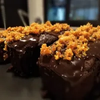 Caramel crunch chocolate pound cakes|Farid Toulanさん