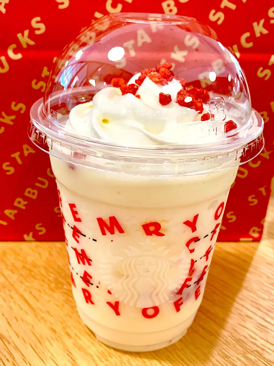 メリーストロベリーケーキフラペチーノ®︎|mykombuuuさん