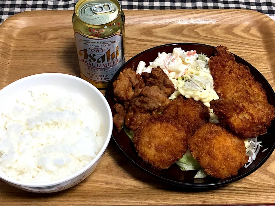 今日の夕食　☆唐揚げ&チーズチキンカツ&ガーリックフライドチキン　☆ビール🍺|まぁたんさん