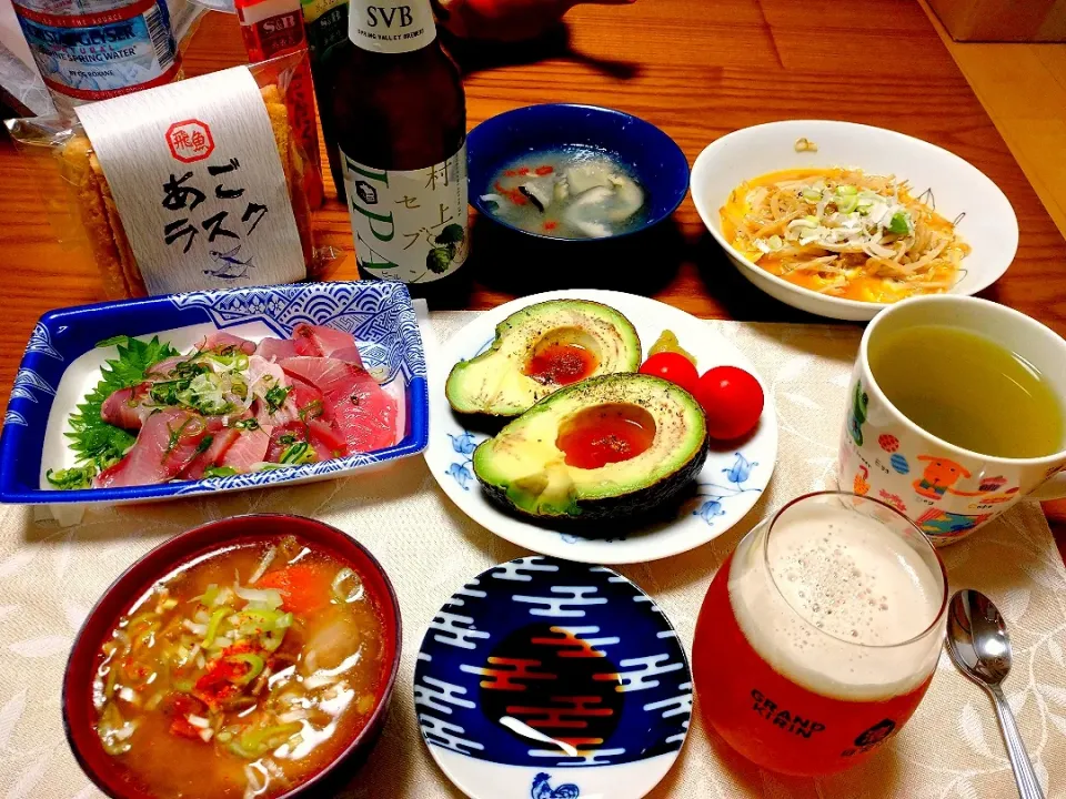 11/1の夕食
お家でひとり居酒屋～🍺
おすすめはワラサのお刺身😆|卯月さん