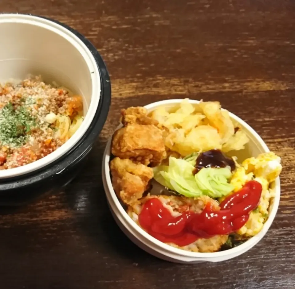 Snapdishの料理写真:本日のお弁当(*^_^*)
・ミートソースパスタ
・かきあげ
・唐揚げ
・オムレツ
・キャベツ煮＋味噌
・ライスコロッケ
・ポテトサラダ|しーPaPaさん