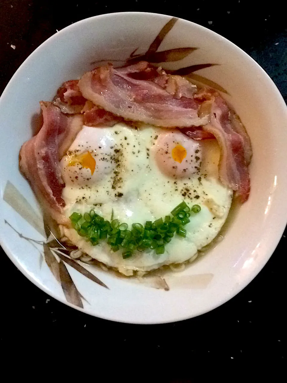 Ramen ~ sunny side up face, bacons hair, green onions mouth 😝 ~ #halloweenmood 👻🎃|Catさん