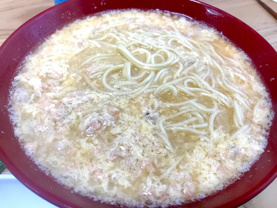 サーモンほぐし身の卵ラーメン|さくたろうさん