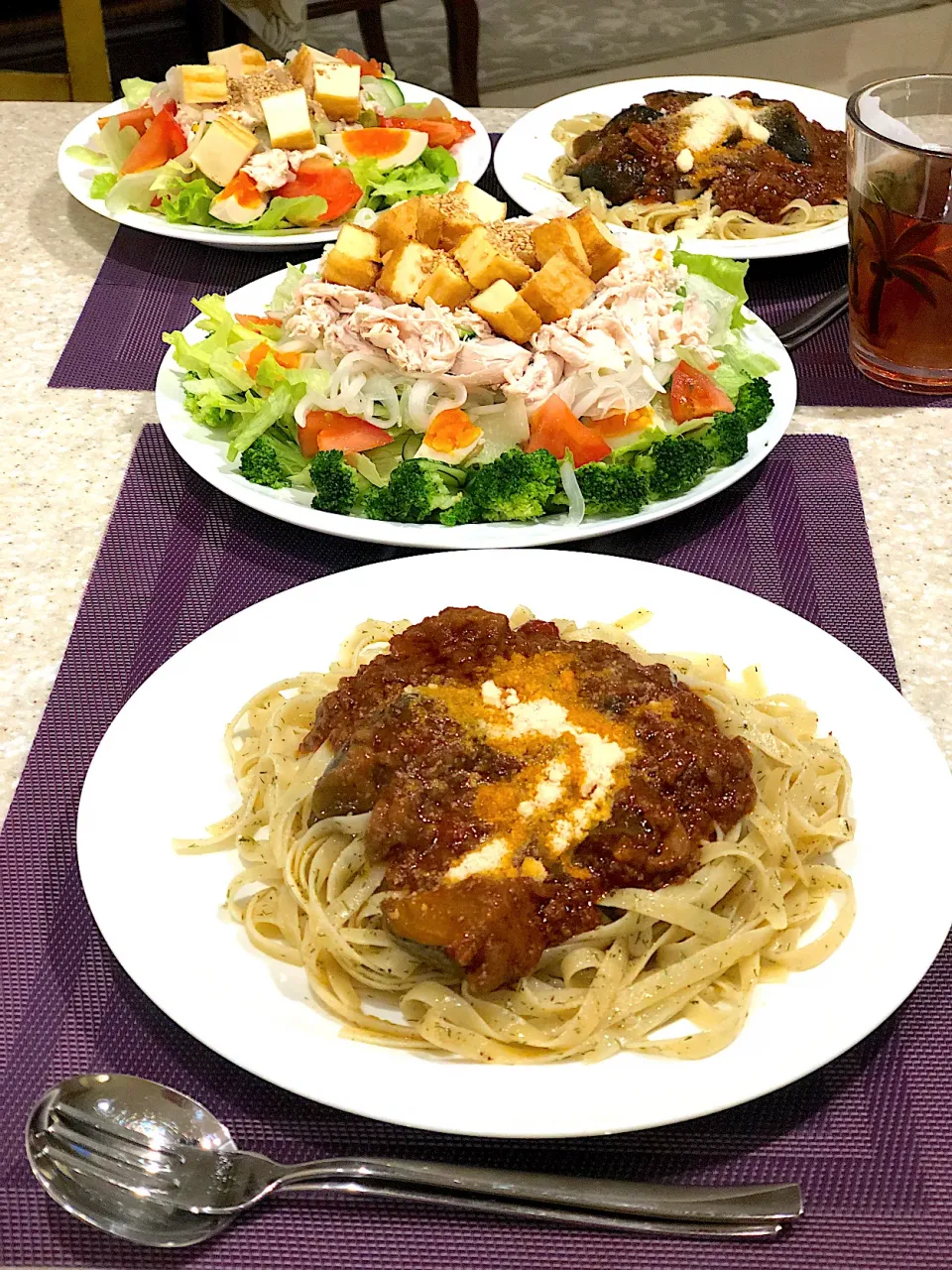 揚げナスミートソース🍝！筋肉モリモリサラダ🥗！|Mayumiさん