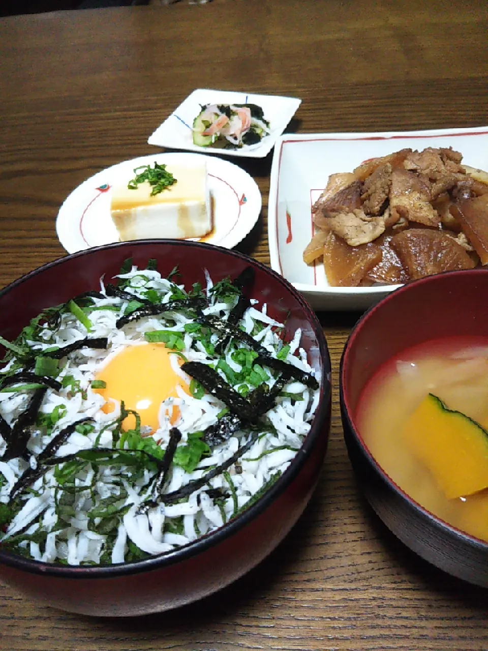 釜揚げしらす丼   豚バラ大根炒め|satotoさん